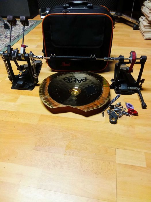 Vendo pedal duplo, inclui acessórios. mala pearl e prato china 16 pst8