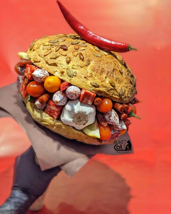 У НАЯВНОСТІ КІНДЕР БОКСИ/ смачні букети, м'ясний/ із сухофруктів