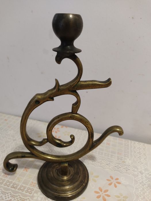 Подсвечник бронзовый.