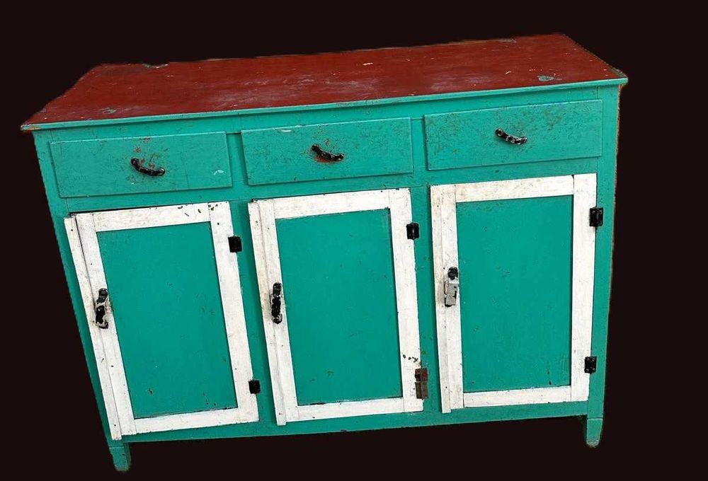 Movel antigo, tosco de fraca qualidade