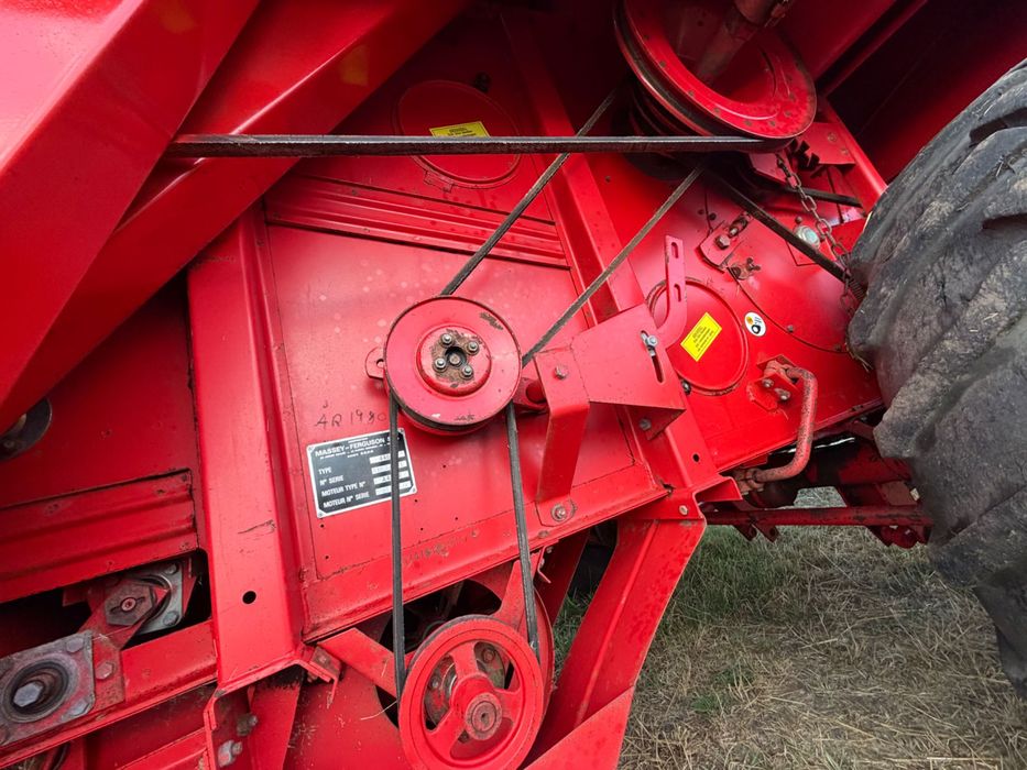 Комбайн massey Ferguson 440