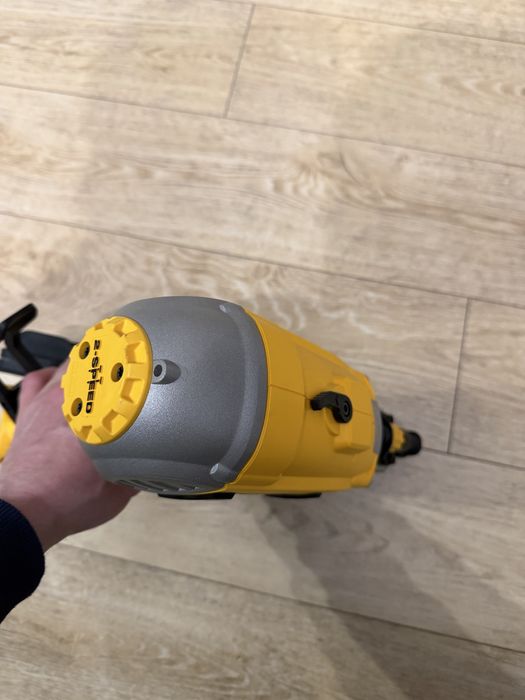 NOWA gwoździarka Dewalt DCN692
