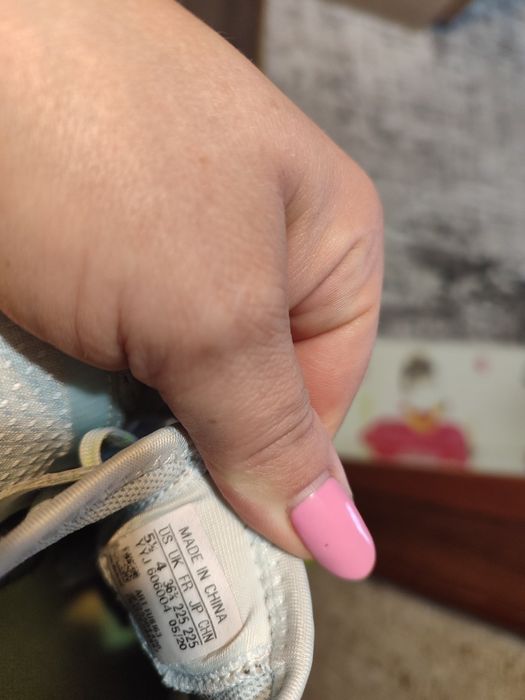 Кросівки adidas .