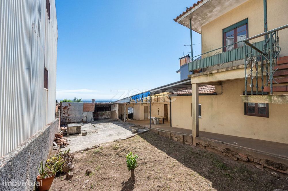 T3 Detached House for Renovation in Oliveira de Azeméis