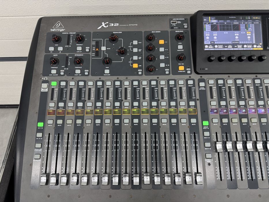 Behringer X32 full w swietnym stanie z casem okazja bardzo mało uzywan