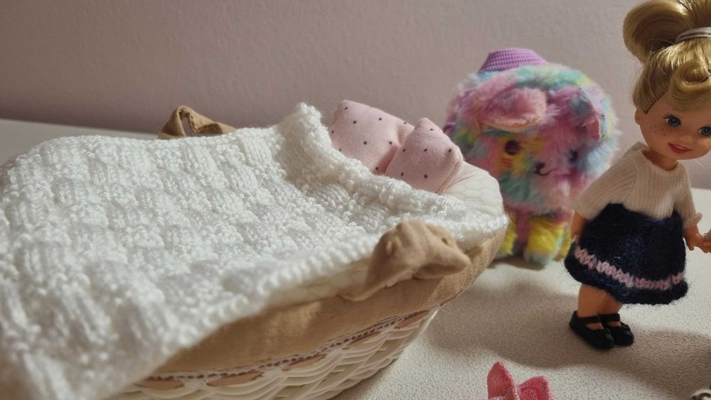 Bonecas Mini Barbie com Cestinha e Acessórios