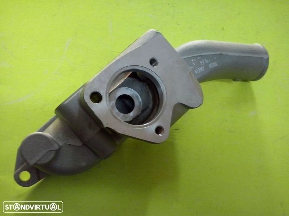 Bucal água Nissan Pickup D21 motor TD25 (NOVA)