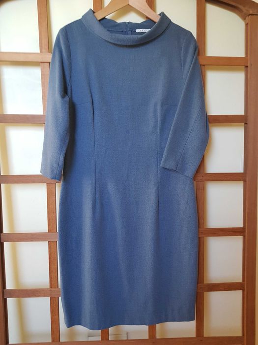 Sukienka o szykownym kroju.