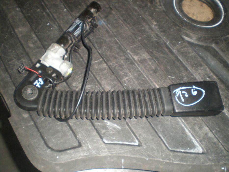Pré-tensor cinto frente direito BMW 5 (E60)