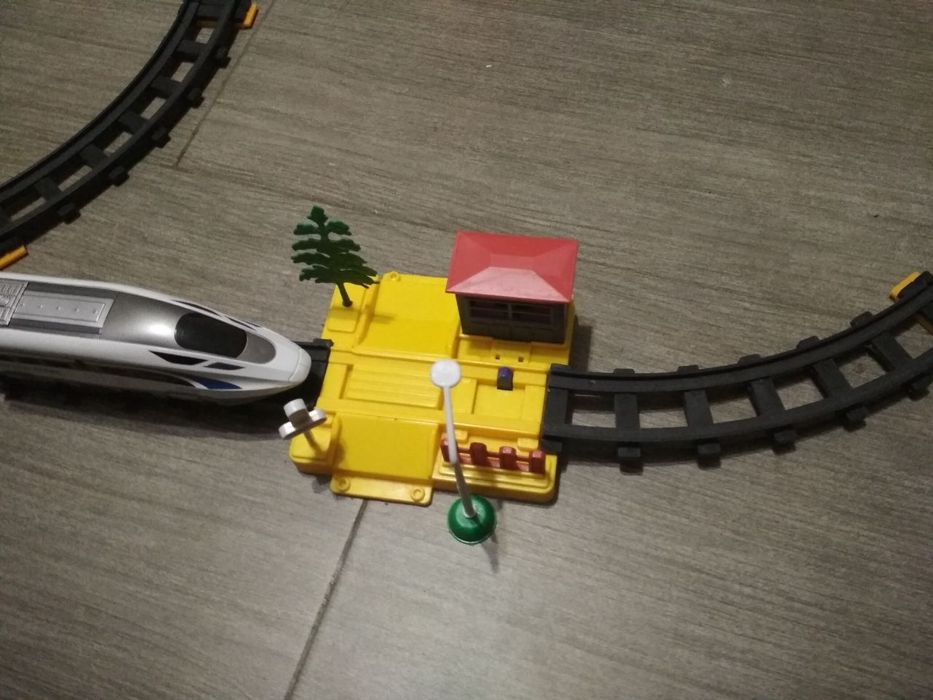 Продам дитячу залізницю на батарейках