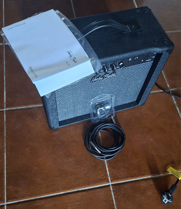 Baixo e Amplificador