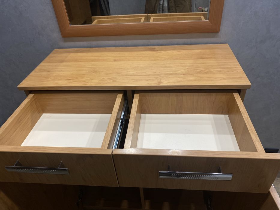 Продам комод з дзеркалом