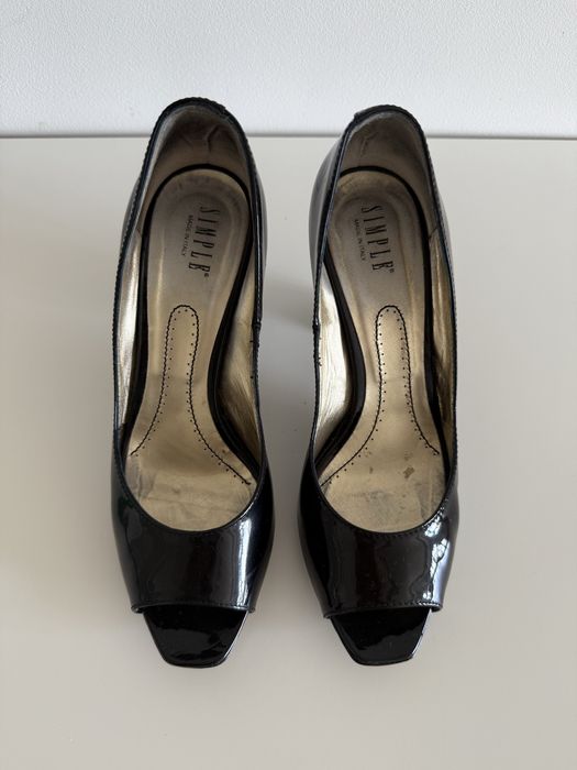 Simple Heels - buty lakierowane na obcasie