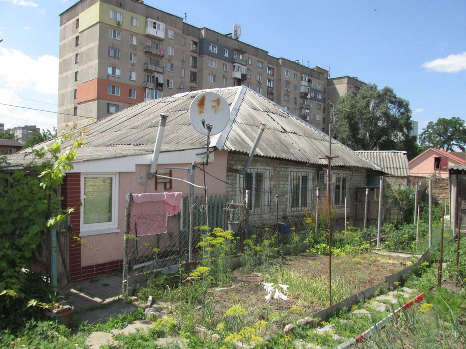Продається 1/3 част. будинку с окремим двором по вул. Григорія Сокальського  (р-н Центрального ринку) з діючим МАФом