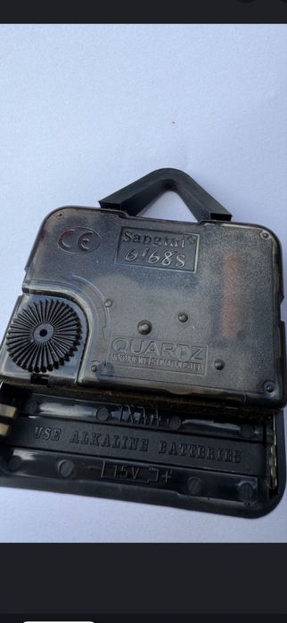 Mechanizm do zegara kwarcowego ściennego cichy z gwintem 18 mm