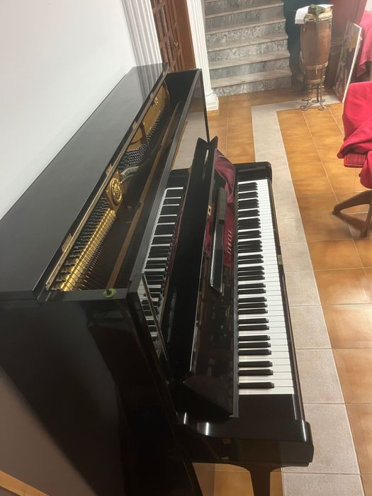Yamaha U3 – Piano Vertical Profissional – Excelente Estado