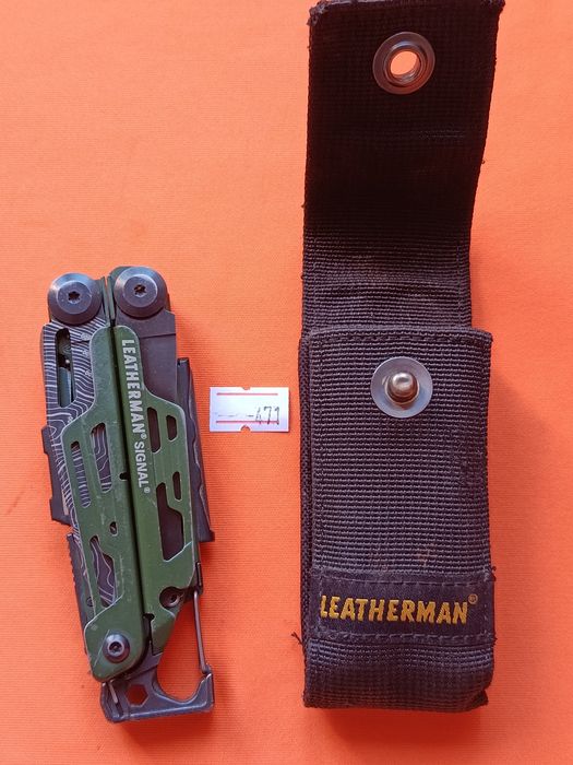 Мультитул Leatherman Signal Topo с чехлом