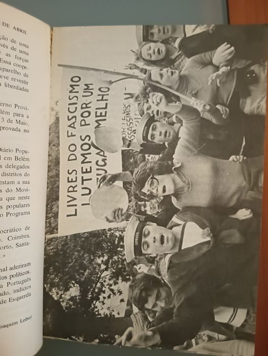 25 de Abril Documento 2ª edição 1974	Casa Viva Editora	Livro Antigo