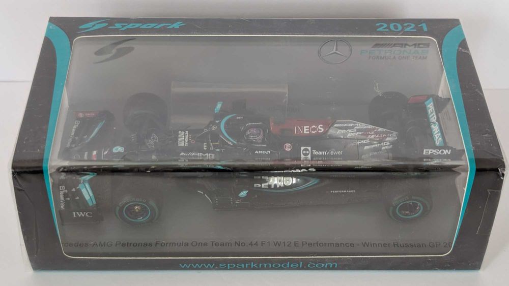 Spark F1 1:43 Model S7695 Mercedes-AMG W12 Lewis Hamilton Vencedor GP Rússia 2021 100º vitória carreira