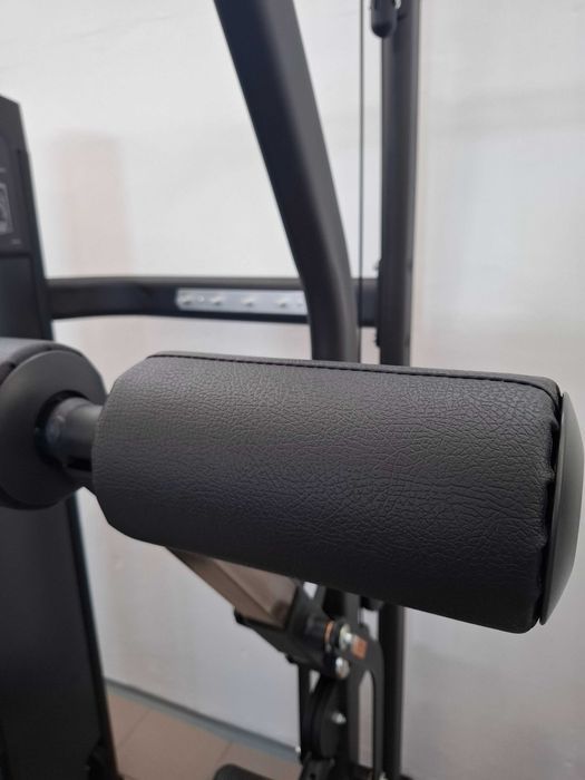 Dwufunkcyjna maszyna do treningu pleców lat pulldown/seated row RE8026