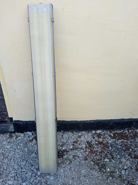 Lampa z demontażu.