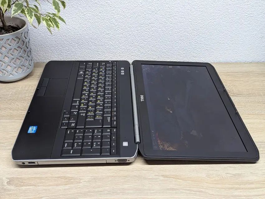 Ноутбук Dell latitude E5520