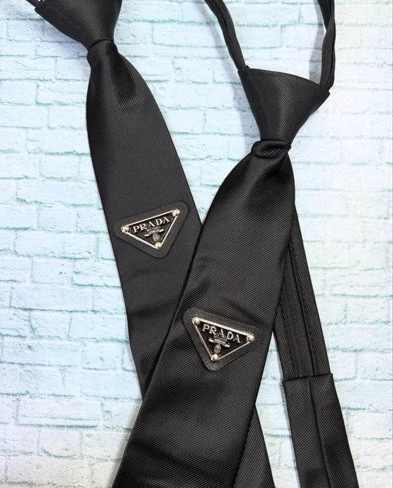 Галстук в стилі prada