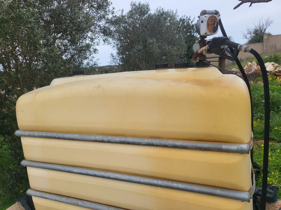 Depósito 3.000lts de gasóleo com bomba eletrica