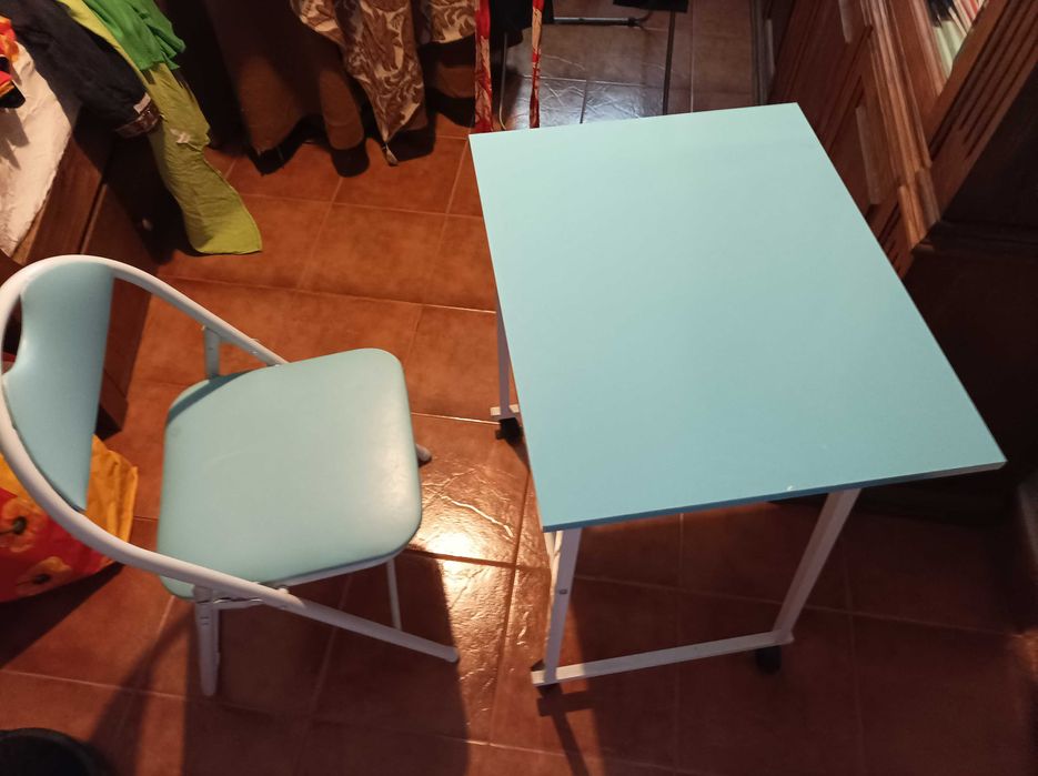 Mesa estudo cadeira