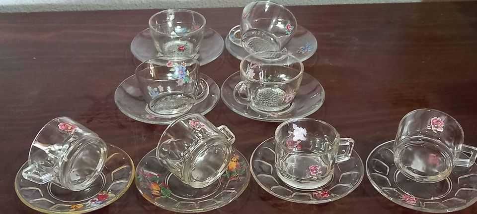Chavenas de café em vidro pintadas