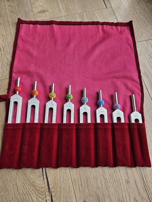 Zestaw kamertonów w skali Pitagorejskiej