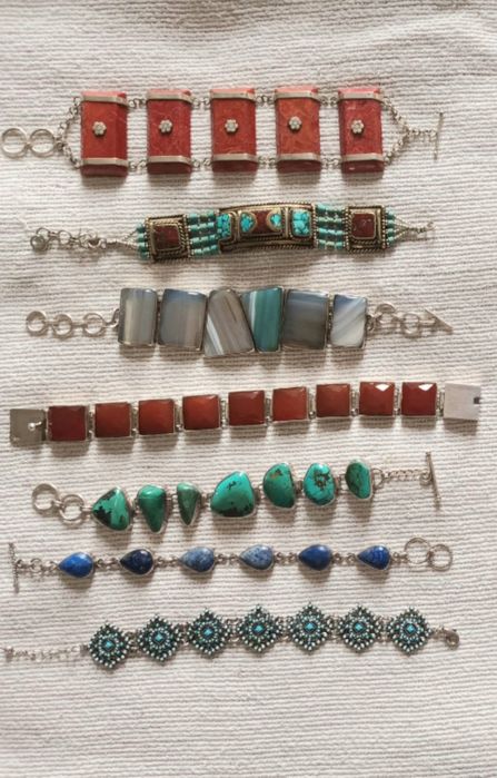 Pulseiras pedras preciosas e prata vários materiais