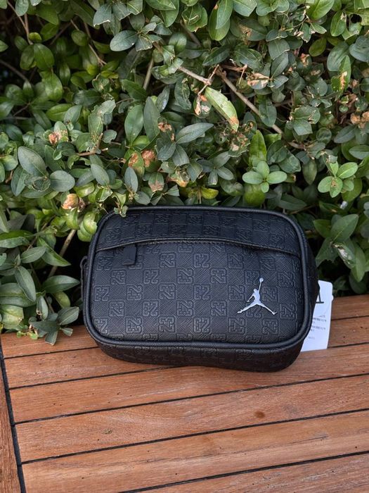 Сумка Jordan Monogram через плечо черная барсетка Джордан 23 монограм | Барсетка Джордан Монограм беля кожаная мужская через плечо черная сумка Jordan