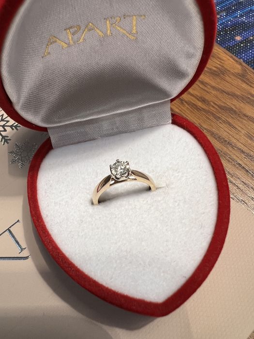 Złoty pierścionek z diamentem  APART wzór 109.461 rozm.9