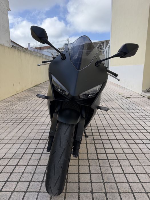 Honda CBR650R e-clutch 2024 (Garantia)