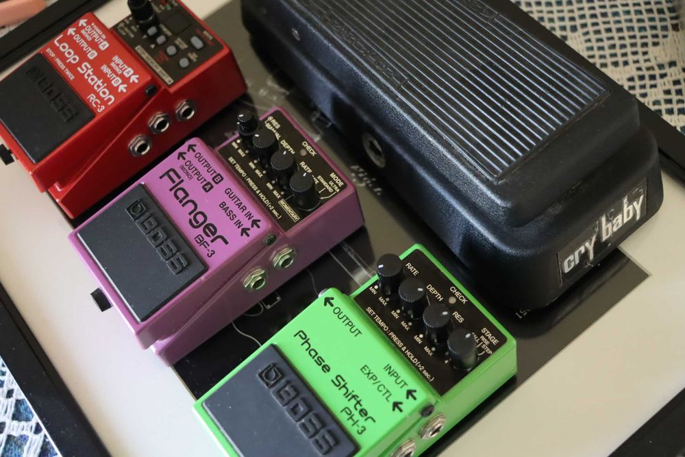 Vários Pedais de EFEITOS (BOSS)  (em bom estado)