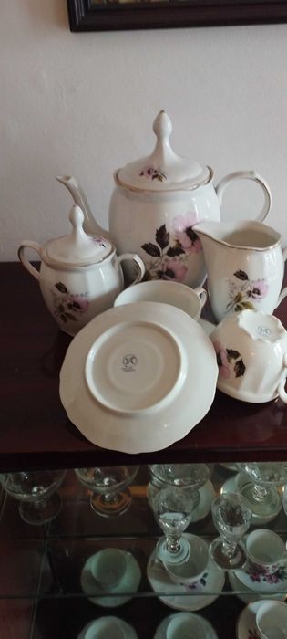 Serviço de Chá Vista Alegre – Porcelana com Dourados (Completo)