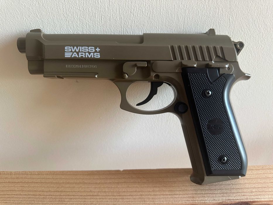 Pistola CO2 4.5mm Swiss Arms P92 + Extras