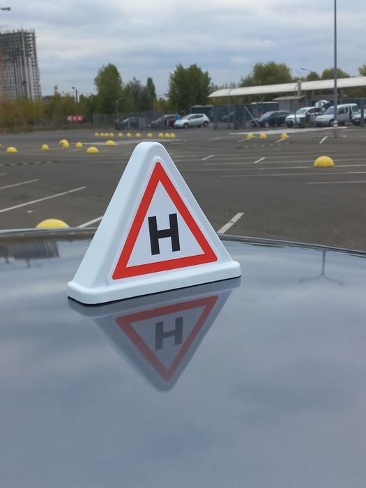 Плафон знак "Н" на кришу навчального авто з підсвіткою.