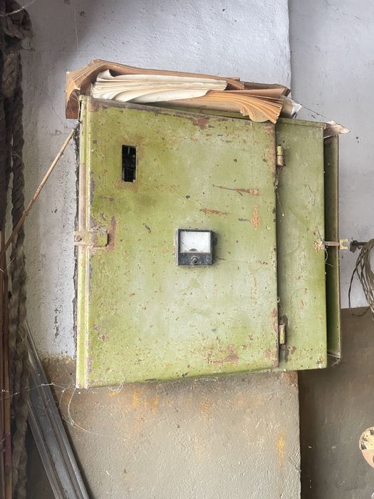 Продам   кирпичный гараж с  подвалом . Таирово "ШКОЛЬНЫЙ"  Радужный.