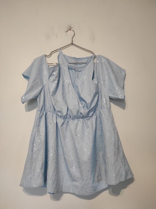 Nowa błyszcząca bluzka baby blue z odkrytymi ramionami