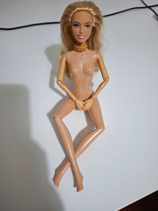 Duas Barbies articuladas