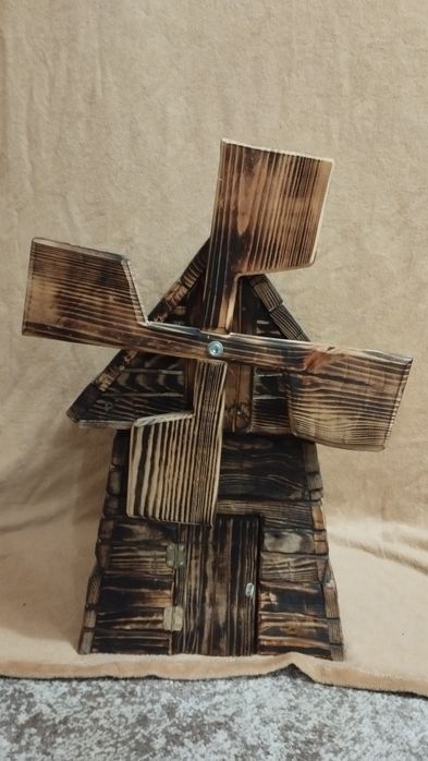 Декоративний дерев'яний млин ручної роботи