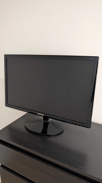 Monitor Samsung 24" LED (S24D330) – Full HD