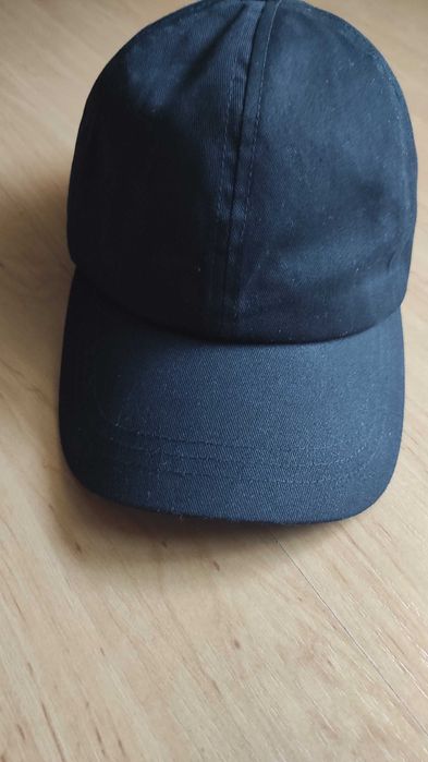 Czapka z daszkiem czarna