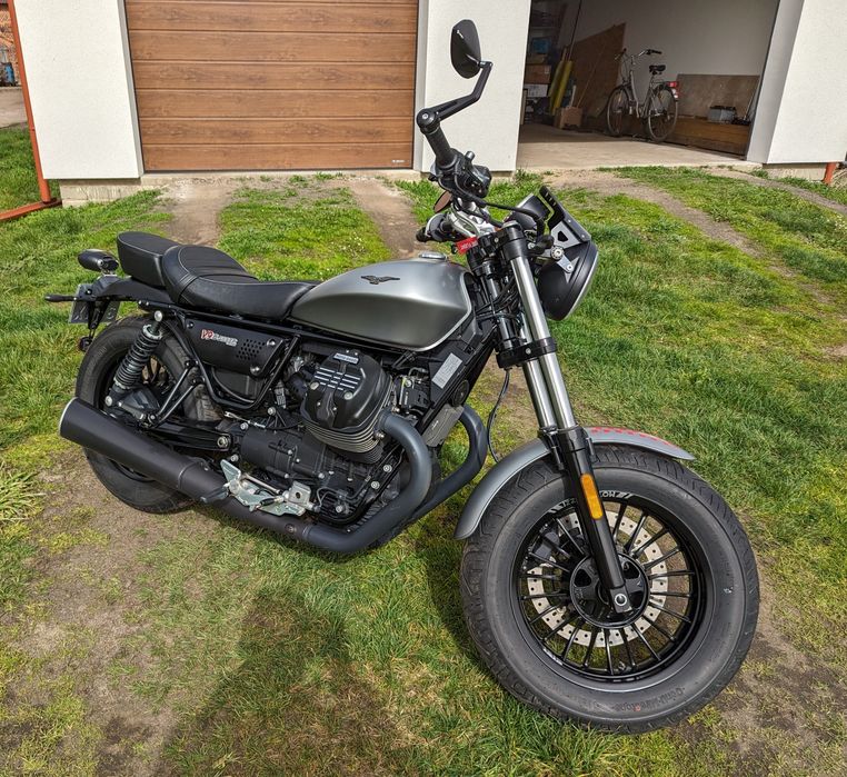 Moto guzzi v9 bobber