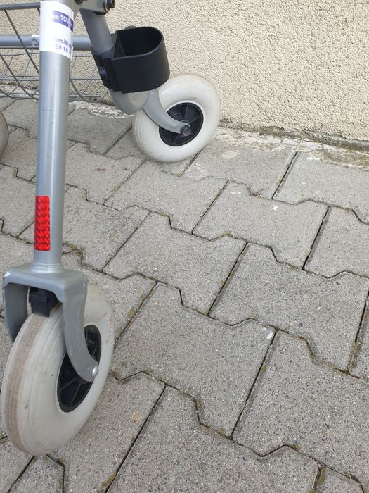 Balkonik rehabilitacyjny chodzik rehabilitacyjny rollator rehabilitacy