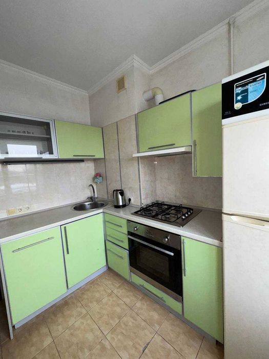 2-кімнатна з капітальним ремонтом +кладовка | Черемушки, пл. Толбухіна