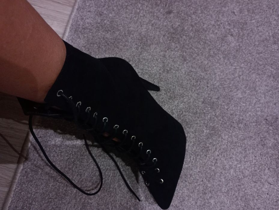 Nowe szpilki czarne Boohoo 6 39 wiązane