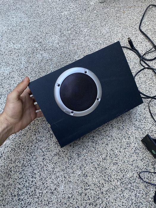 Sistema de som Logitech 2.1 com subwoofer